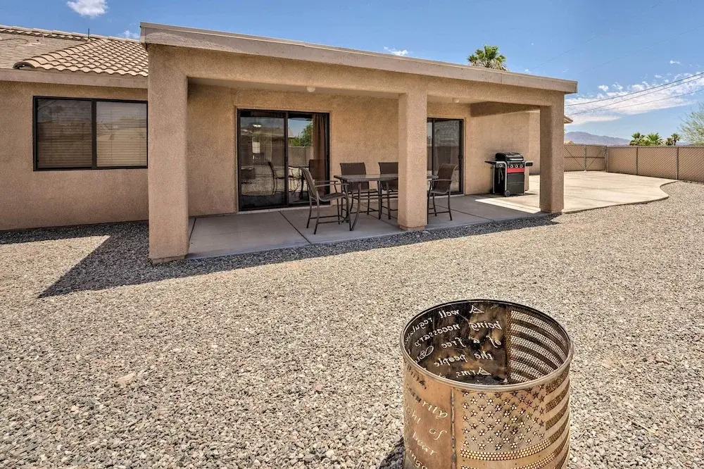 5 Mi to Beach & Marina: Lake Havasu Getaway!