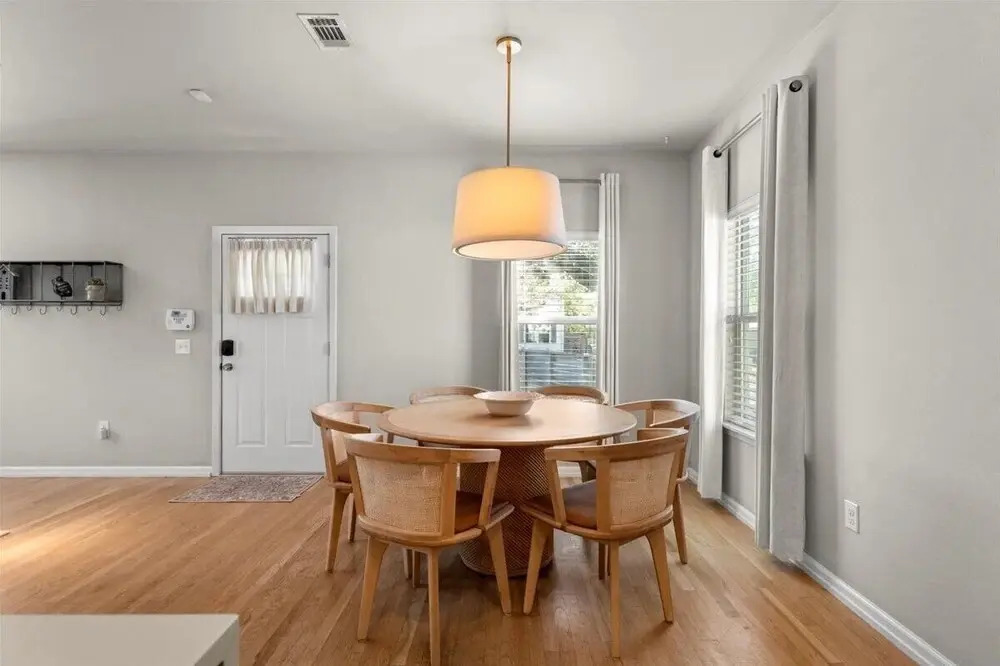 Spacious 3BR w Parking Pet Friendly