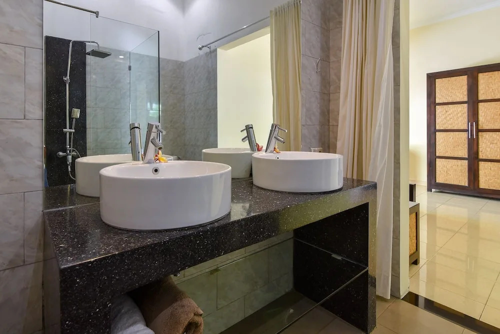 Villa Lovina Beach 1