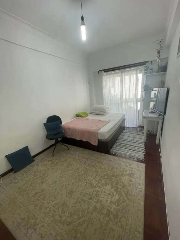 Room in Guest Room - Very Prime Location From Lisbon Airport