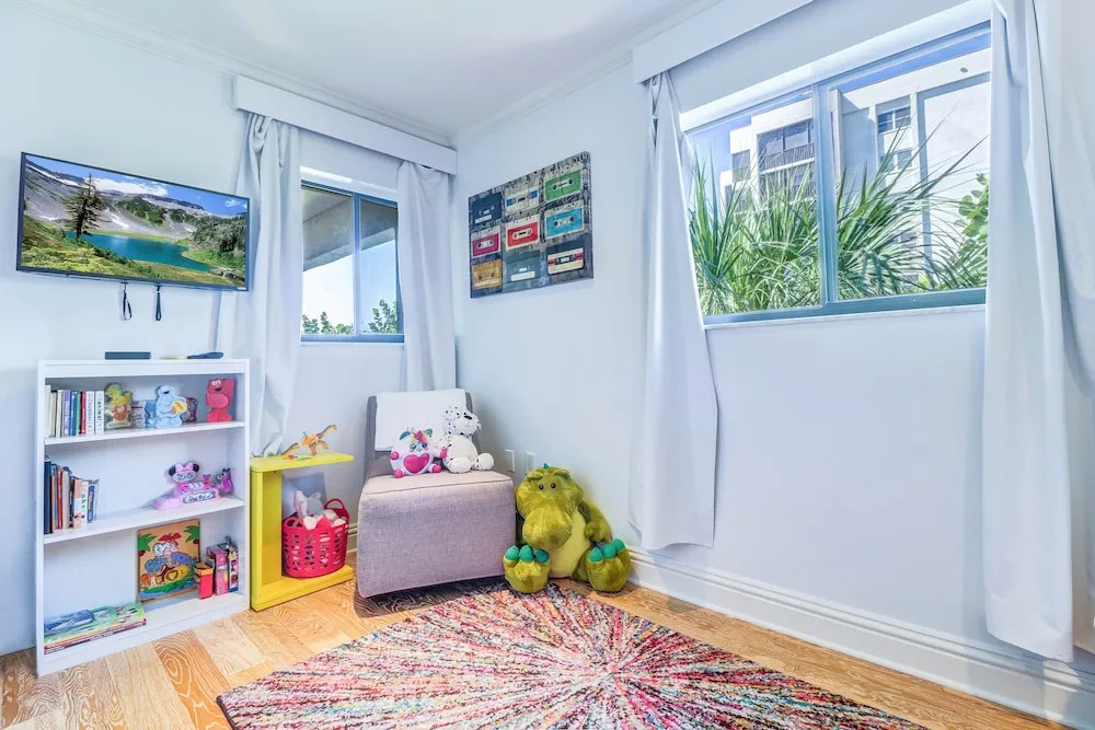 New Listing! Beachfront Gem W/ Wraparound Balcony 3 Bedroom Townhouse