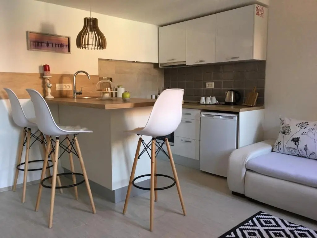 Rooms and apartments Paese