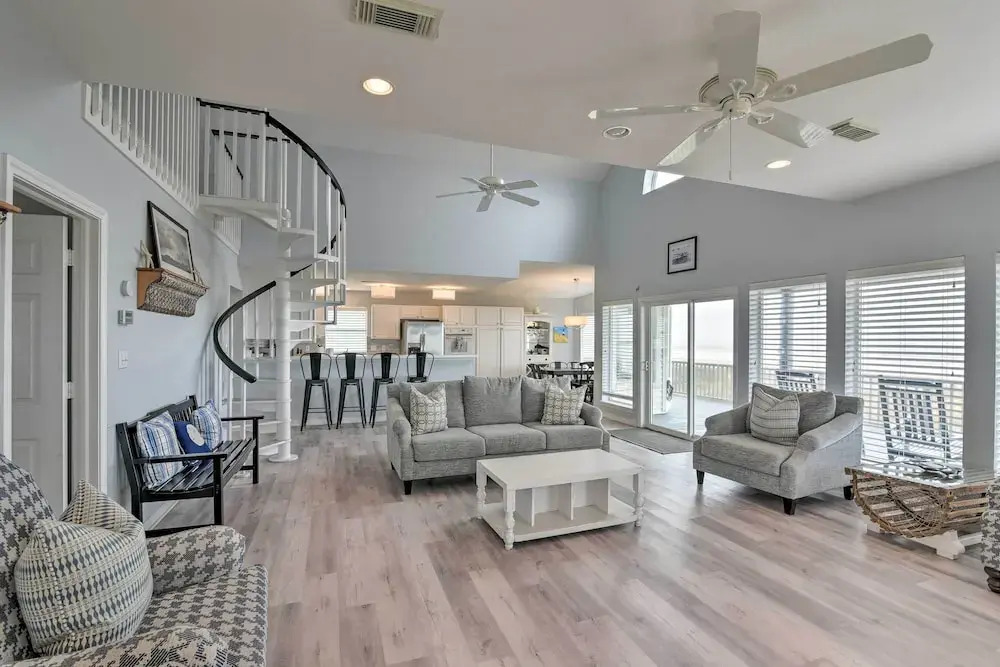 Oceanfront Galveston Home - Walk to Beach!