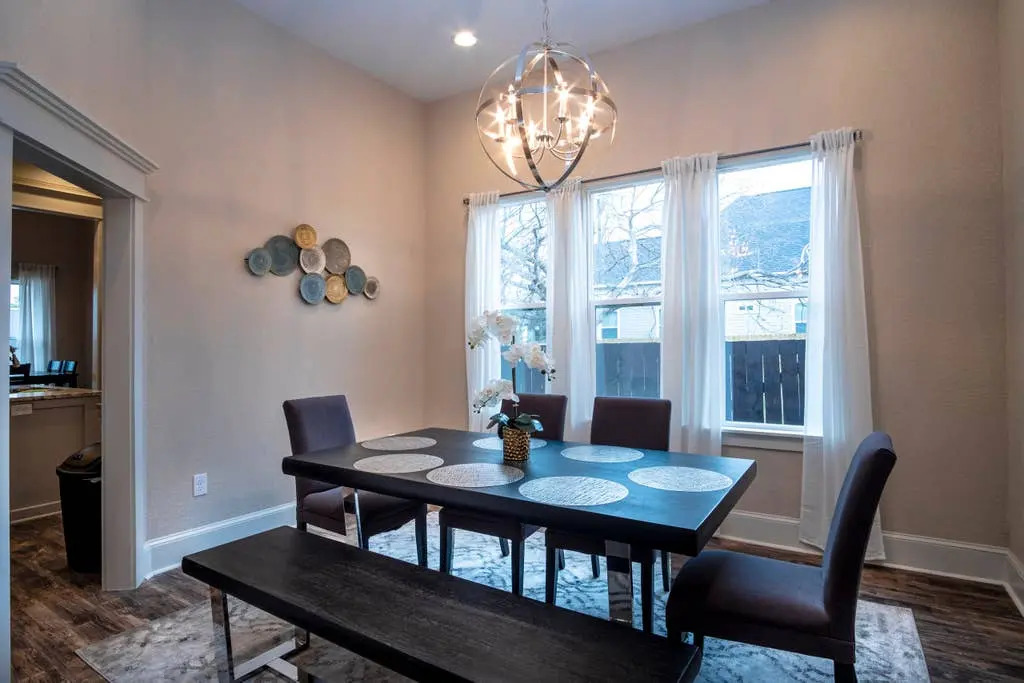 Brand NEW Large Impressive House Near Downtown!