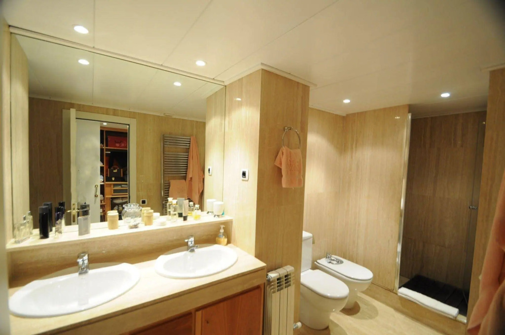 Luxury Apartment with Swimming Pool