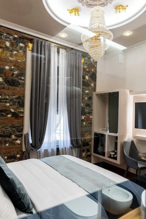 Queen Cattleya Suite