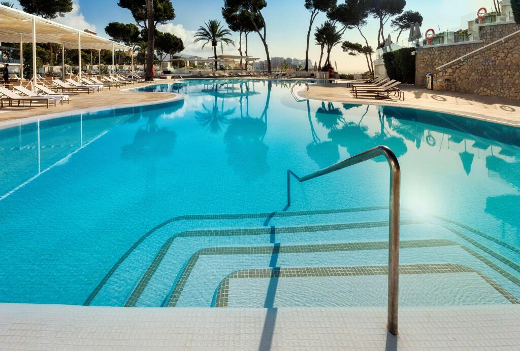 Отель Melia Calviá Beach