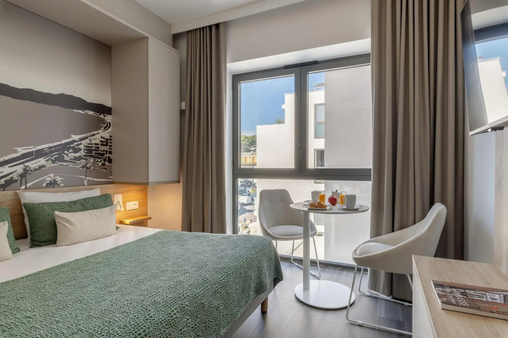 Lagrange ApartHôtel Antibes Olympie