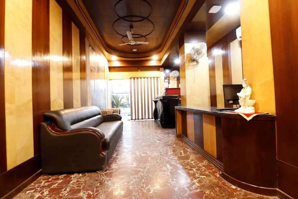 Collection O 45418 Hotel Rahul Palace
