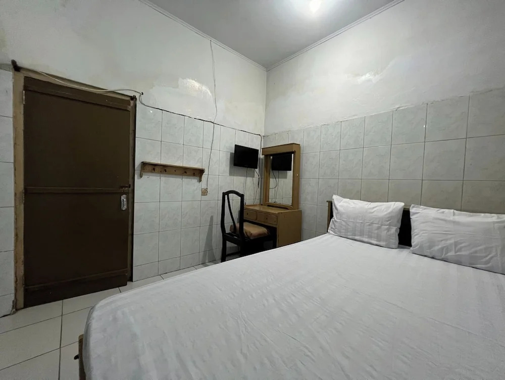 OYO 92675 Hotel Rosna