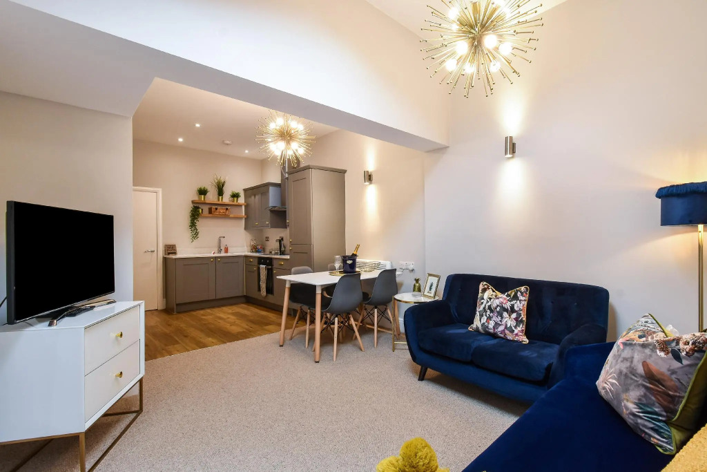 Saxon Rose Apartment