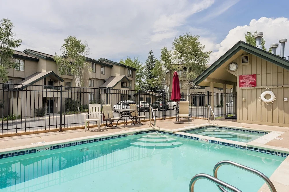Promontory 6 3 Bedroom Townhouse by RedAwning