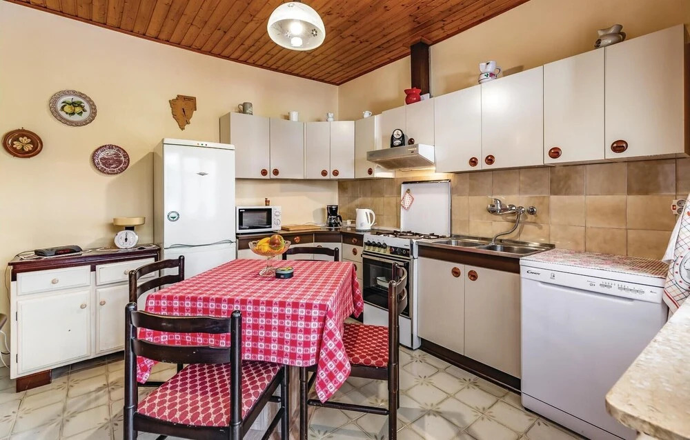 Awesome Apartment in Pula With Wifi and 2 Bedrooms