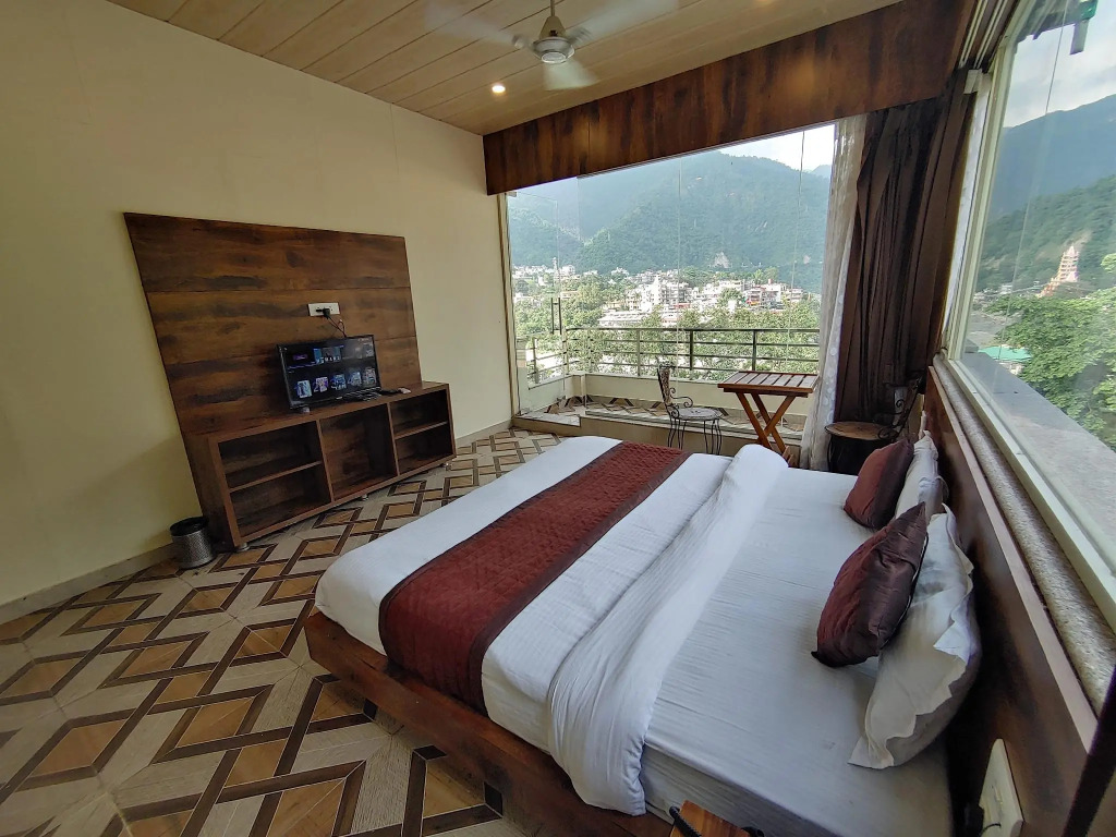 Zostel Rishikesh, Laxman Jhula