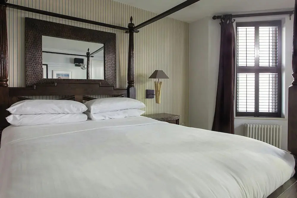 Holland Park Avenue VII by Onefinestay