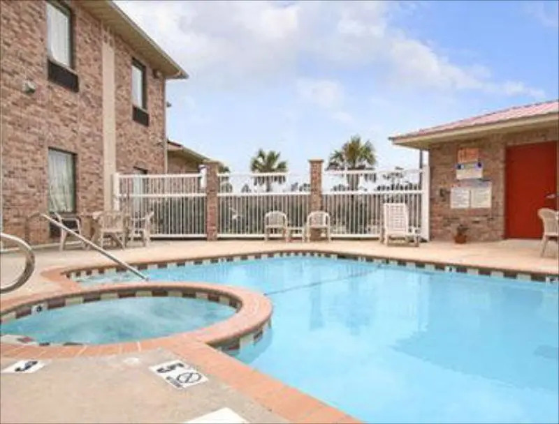 Super 8 by Wyndham Pascagoula
