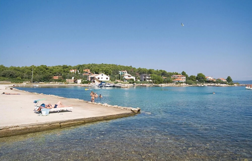 Nice Apartment in Zdrelac With Wifi, 2 Bedrooms and Outdoor Swimming Pool