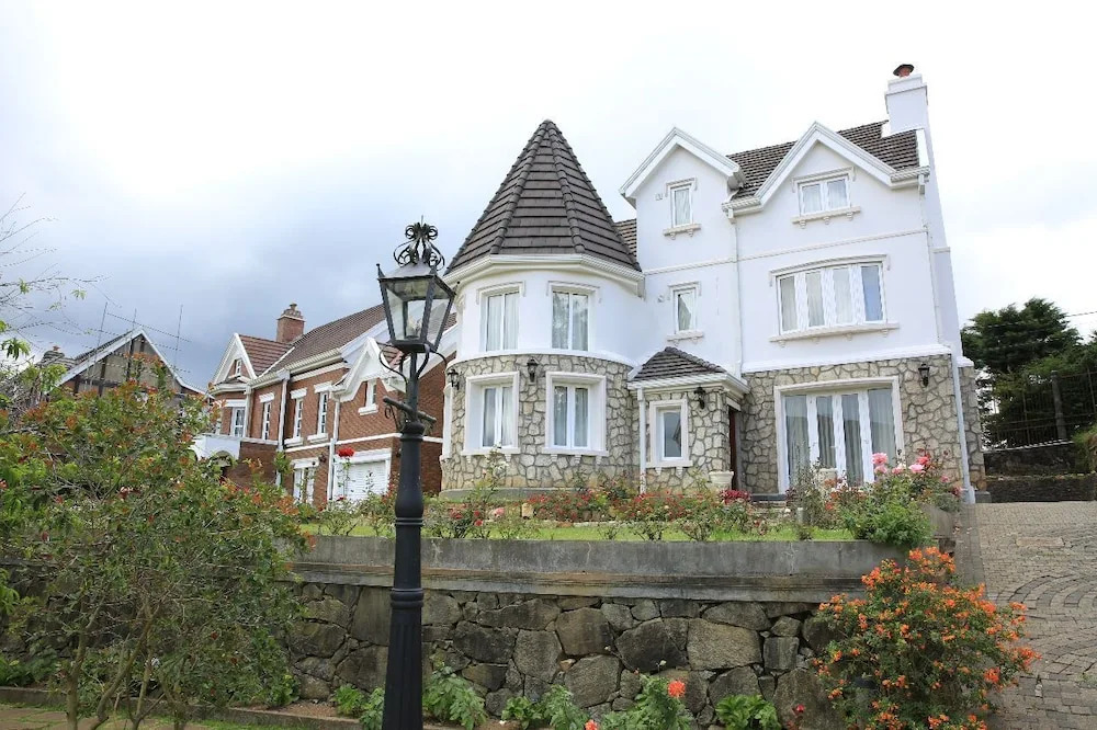 Pedro Barn Hotel at Little England Cottages