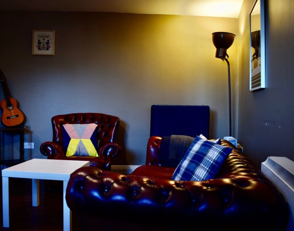 Modern 2 Bedroom Flat Above Family Run Pub