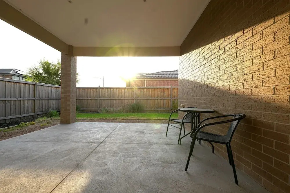 Modern 6BRM House Big Group at Pakenham