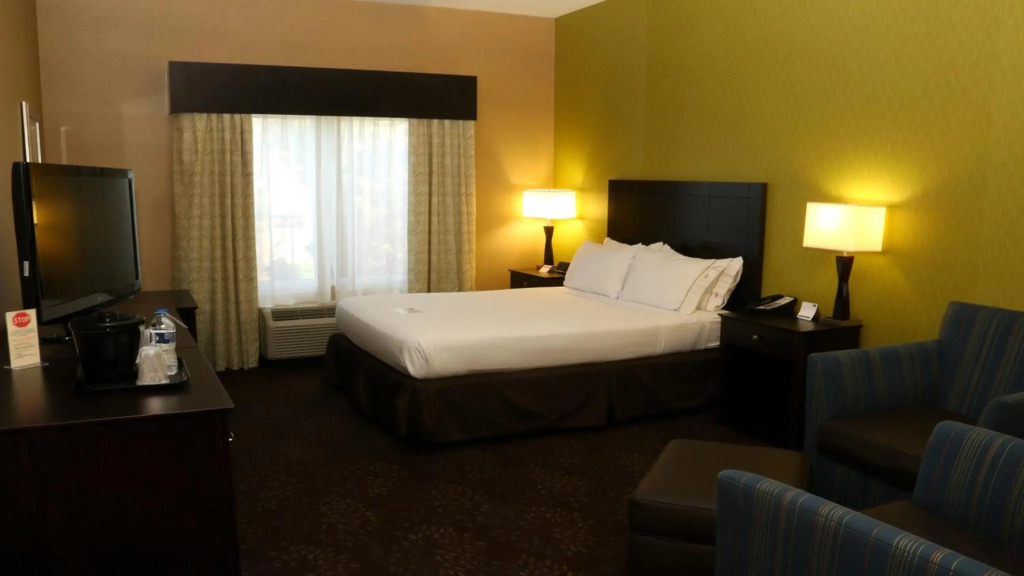 Holiday Inn Express Hotel & Suites Saginaw by IHG