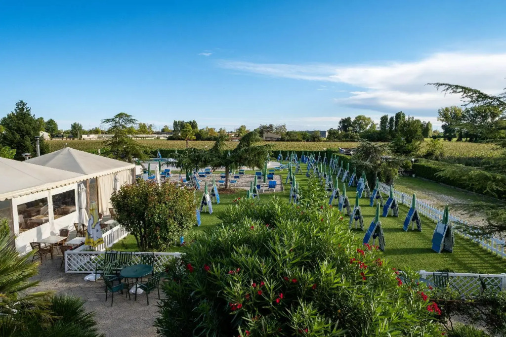 Hotel Villa Sara with pool and parking near Venice
