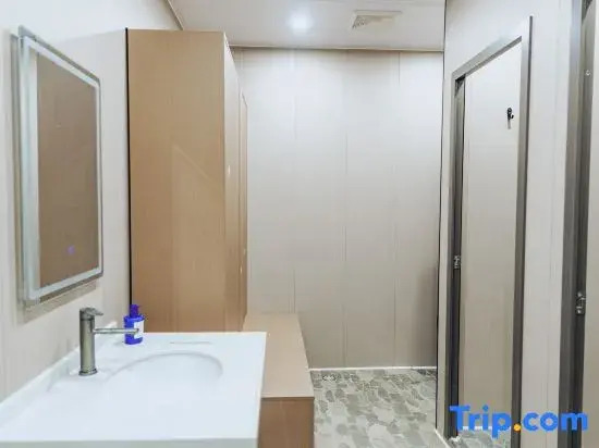 Qiongqia Firefly Forest Camping Hotel