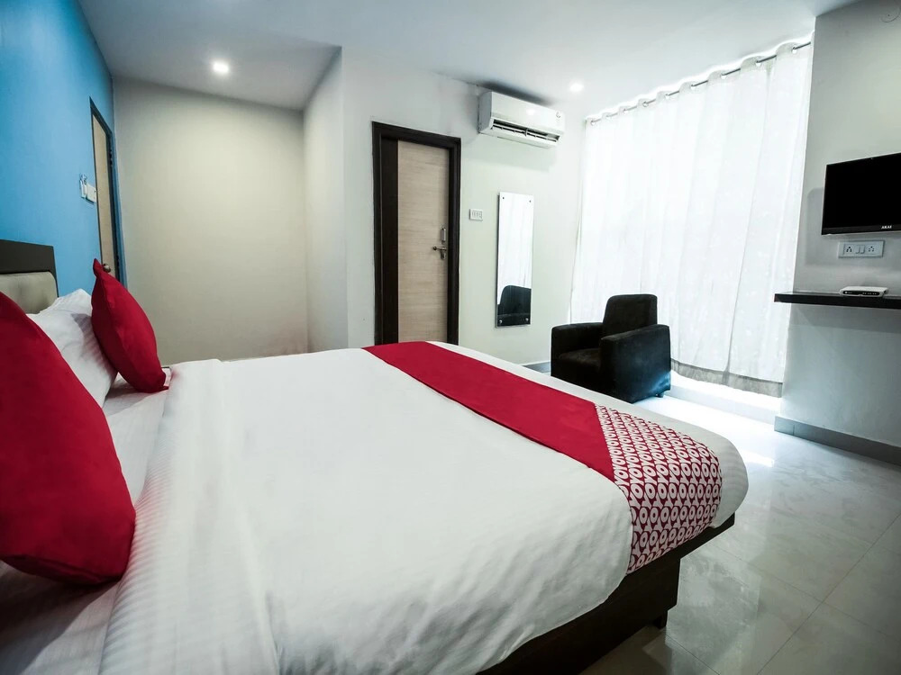 OYO 11966 Grand Euro Park Hotel
