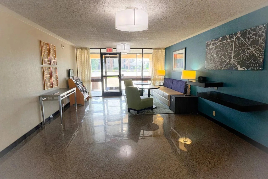 Heritage Inn & Suites St. Louis/Fenton, Trademark by Wyndham