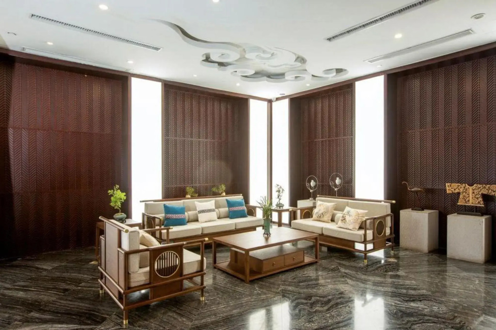 Longlin Shanju Holiday Hotel