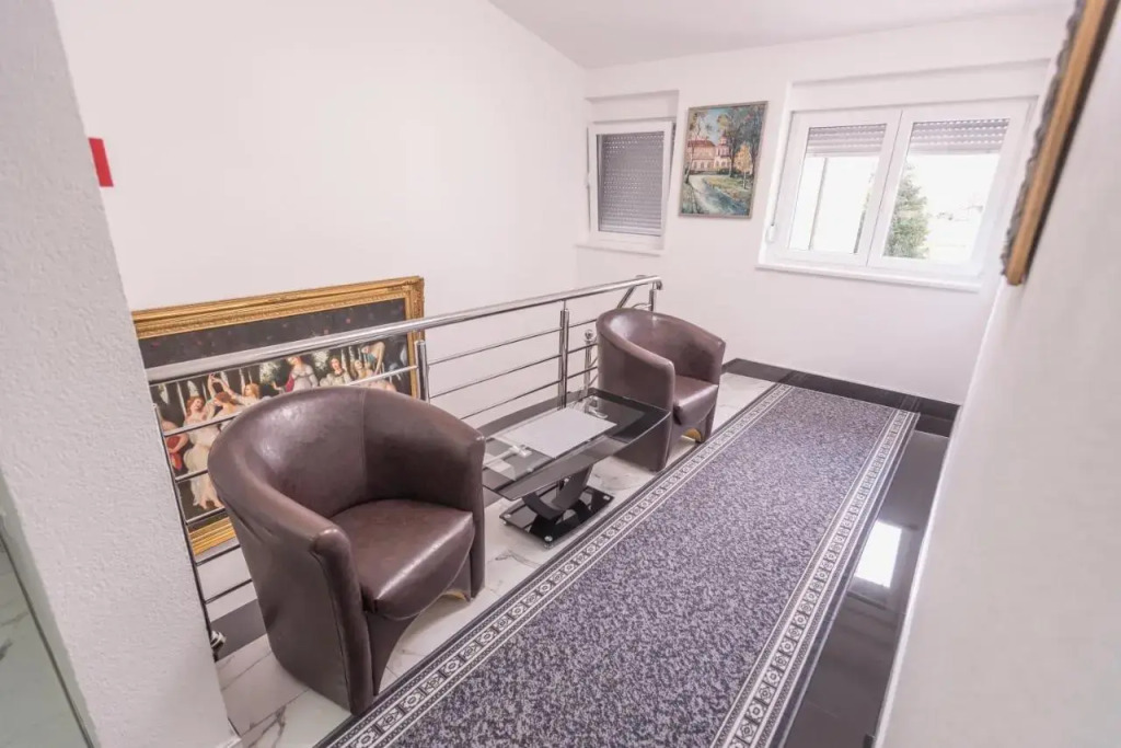 Hotel MK, Plavi restoran, Loznica