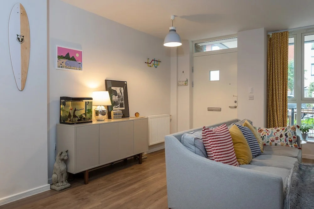 2 Bedroom East London Flat