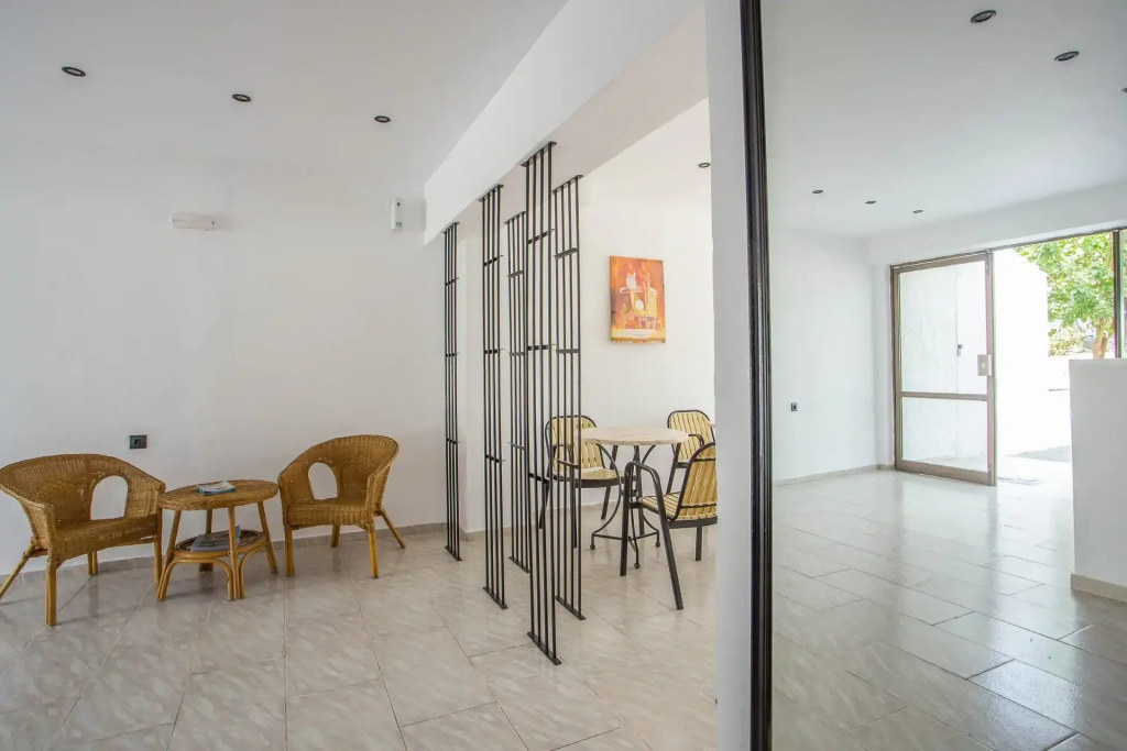 Nikos BnB