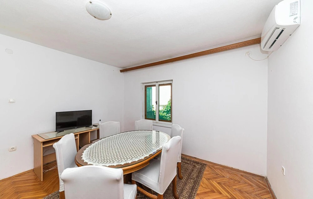 Beautiful Apartment in Trogir With Wifi and 2 Bedrooms