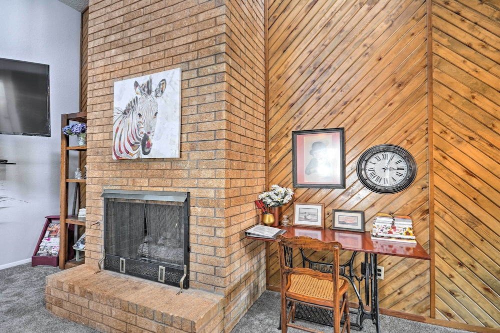 Lubbock Townhome w/ Grill Near TTU & Downtown!
