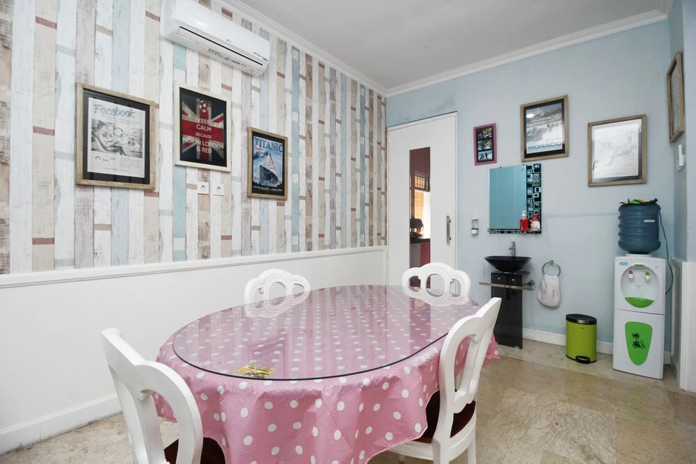Londres Bed and Breakfast RedPartner near Gembira Loka Zoo
