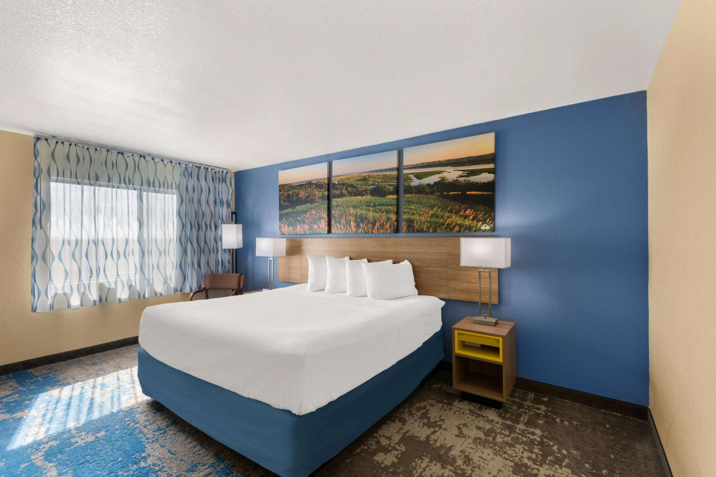 Days Inn by Wyndham Newton