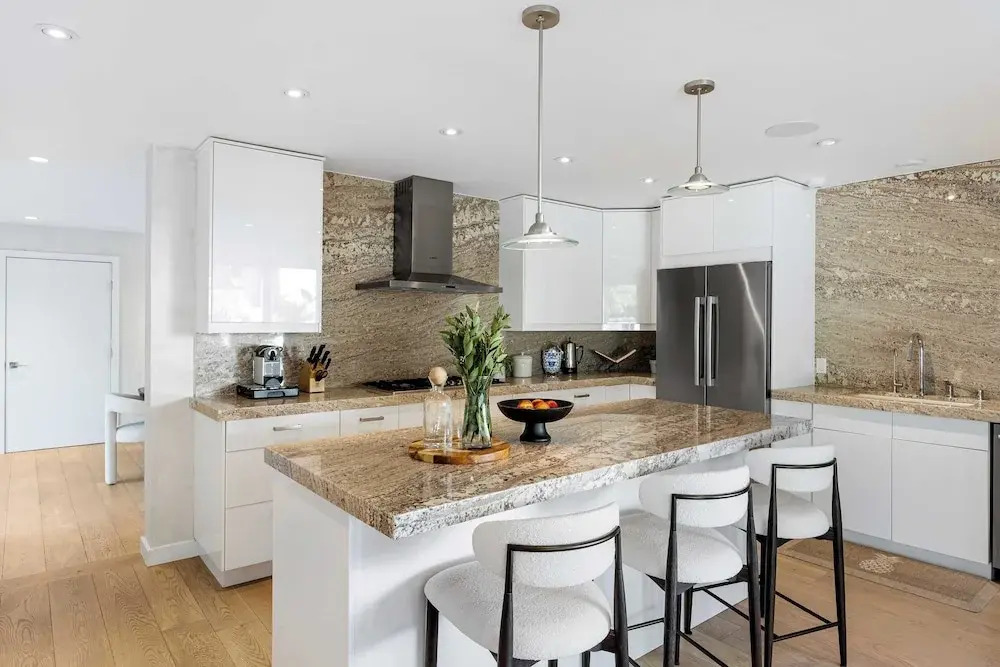 Luxury Hollywood Hills Home With Pool, Outdoor Dining & Iconic Views Skyline Chalet