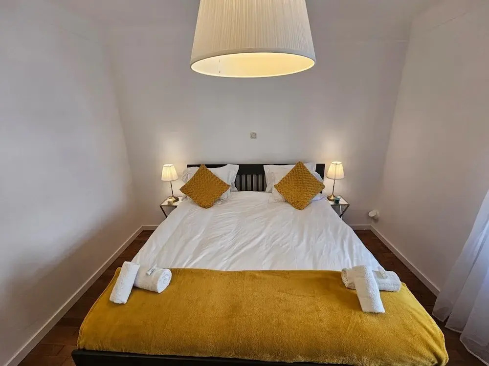 Ideal city stay 1BR near train station