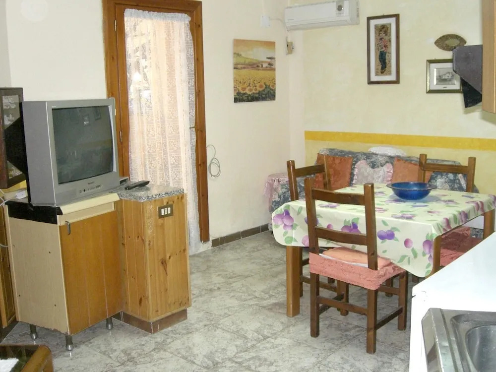 Apartment With 2 Bedrooms in Quartu Sant'elena, With Wifi Near the Beach