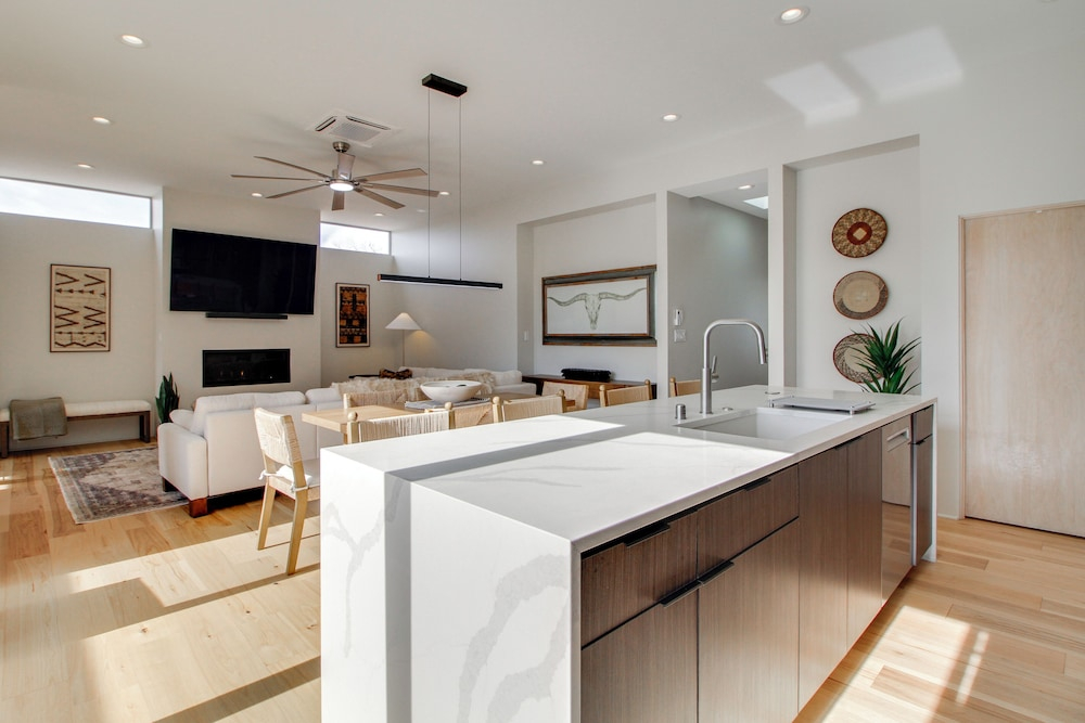 Sunnyside View: ABQ Home Near Old Town & Biopark!