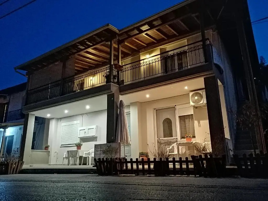 Marinas Apartments - White & Stone Apartment