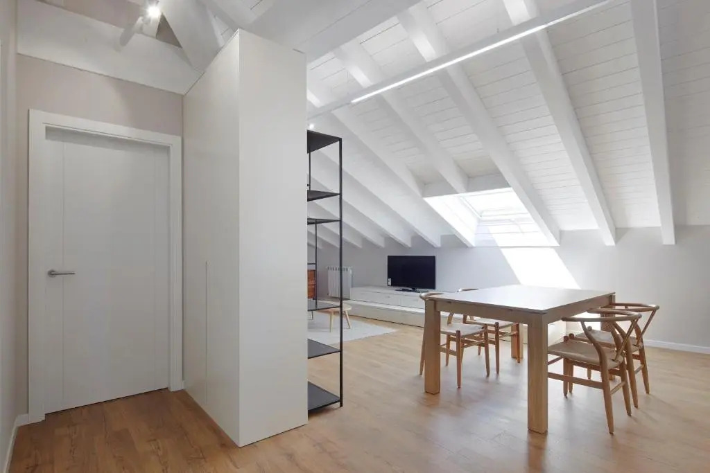 H SUITE3B by Smiling Rentals