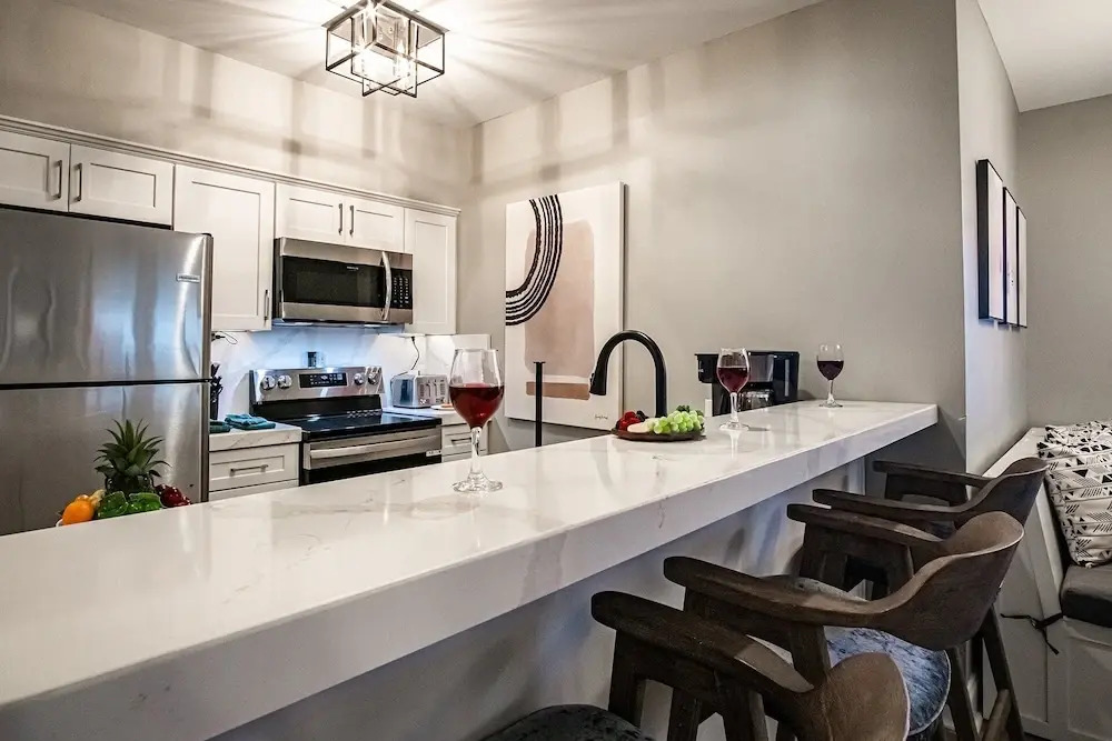 2 Br Seneca Condo 200 Beautiful Vista Views