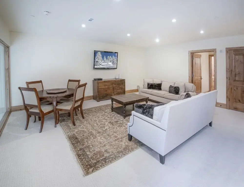 Vail Mountain View #402 4 Bedroom Condo