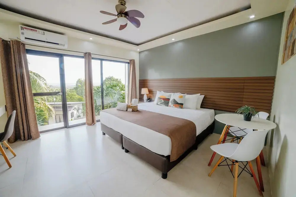 Spacio Caliraya Bed & Breakfast