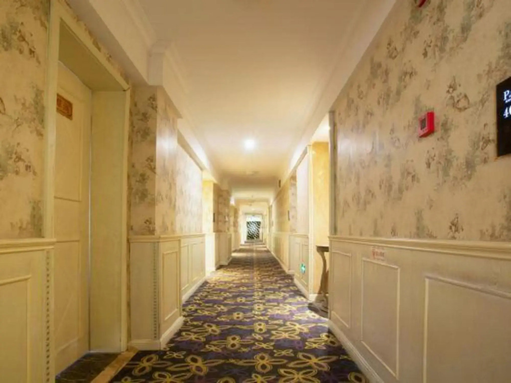 Baoli Xiangxun Theme Hotel