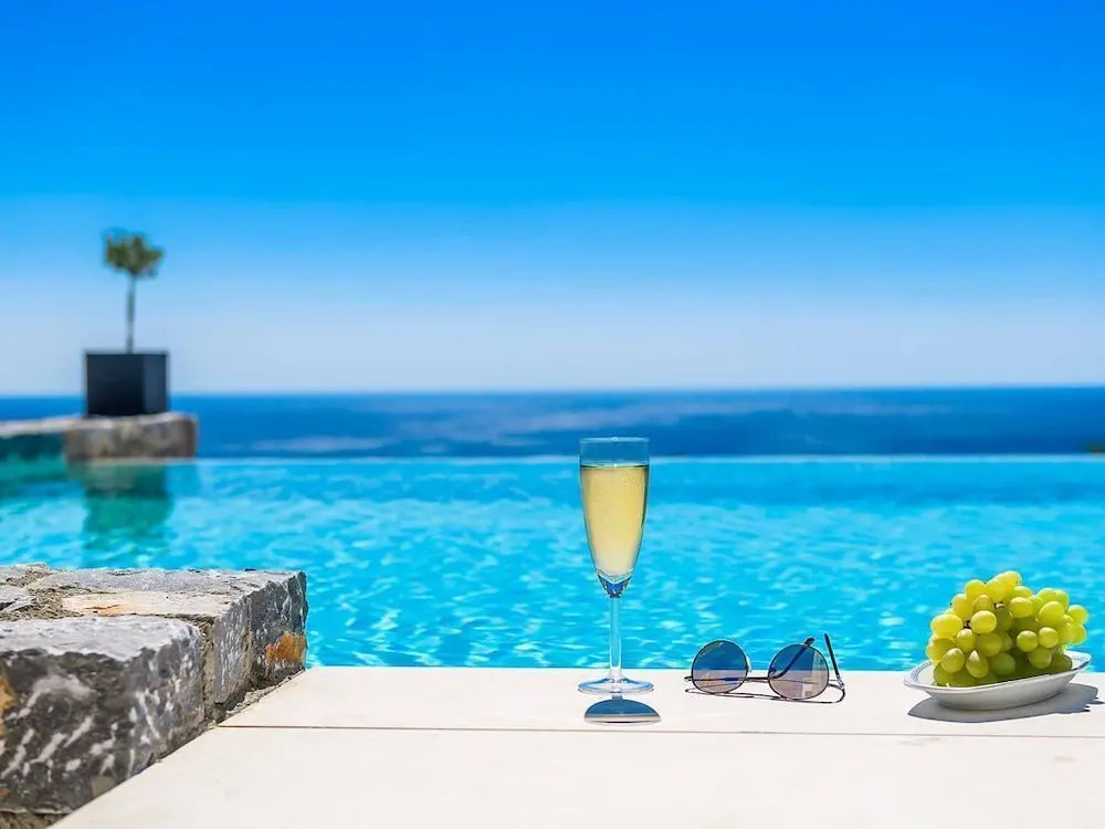 Villa Cerulean - This Villa has a Games Court, Wifi & A/C