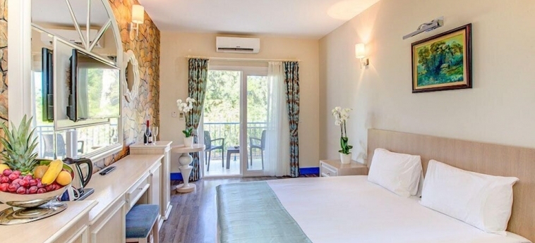Queen Aphrodite Hotel
