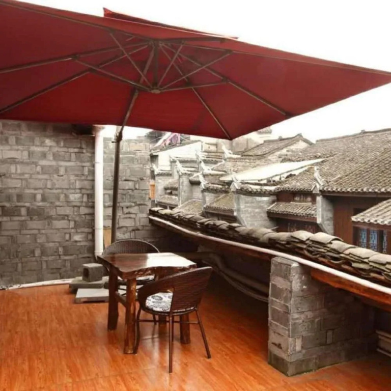 Fenghuang Nanmu Inn No.1